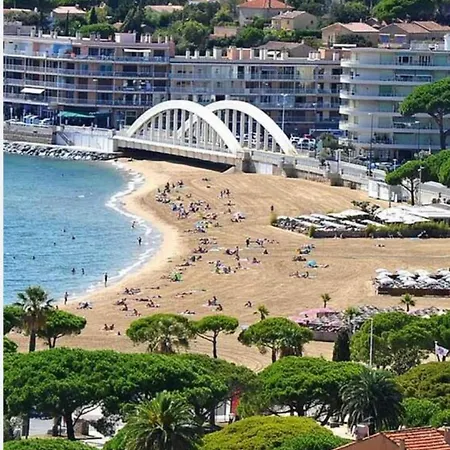 T2 En Rez De Jardin A 150m De La Avec Piscine Et Parking Apartamento