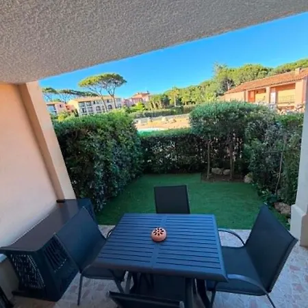 Apartamento T2 En Rez De Jardin A 150m De La Avec Piscine Et Parking