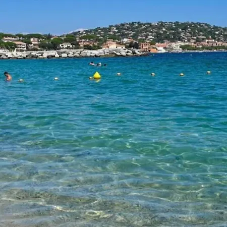 T2 En Rez De Jardin A 150m De La Avec Piscine Et Parking Apartamento *